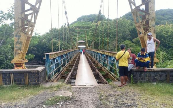 Pelajar SMA Jatuh Saat Menyebrangi Jembatan Gantung, Jenazah Tersangkut di Gorong-Gorong