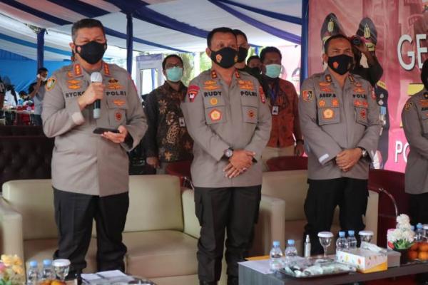 Kapolda Banten dan Kalemdiklat Polri Tinjau Vaksinasi Booster Serentak di Kota Pandeglang