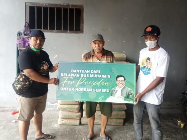 Relawan Gus Muhaimin for Presiden 2024 Sumbangkan Material Pada Warga Terdampak Semeru