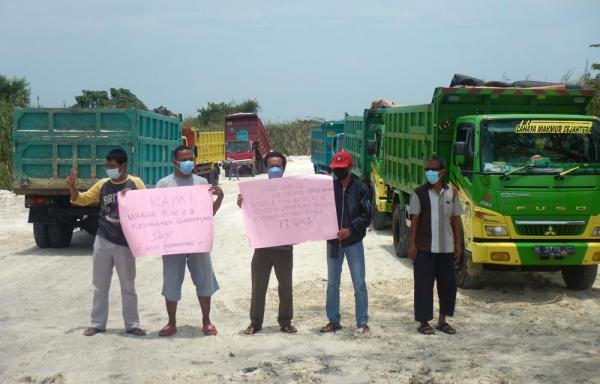 Warga Surabaya Geruduk Proyek Pengurugan Lahan Perumahan