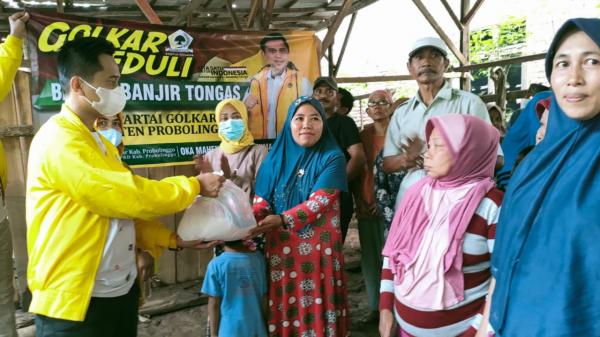 Oka Mahendra Bagikan 350 Sembako untuk Warga Terdampak Banjir Bandang di Probolinggo