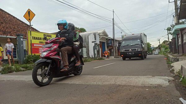 Waduh! 45 Polisi Tidur Hiasi Jalan di Sukabumi