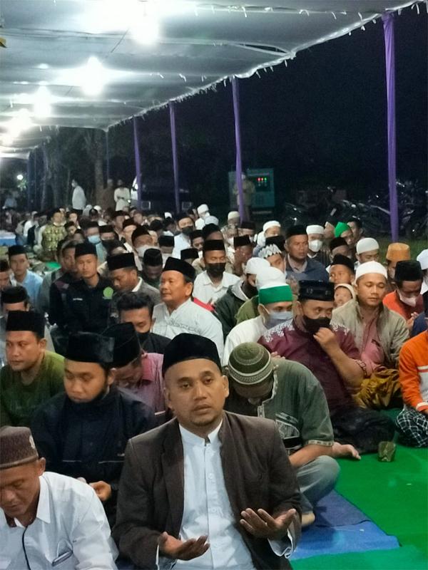 Peringati Haul Sayidina Hamzah, Ratusan Orang Penuhi Makam Mbah Adam