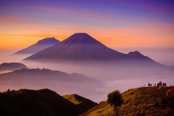 Daftar Gunung di Indonesia yang Dikaitkan dengan Cerita Kerajaan