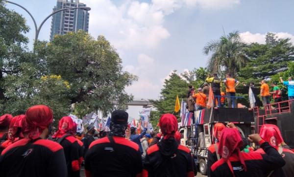 Demo di Kemenaker, Ratusan Buruh Tuntut Aturan Baru JHT Dicabut