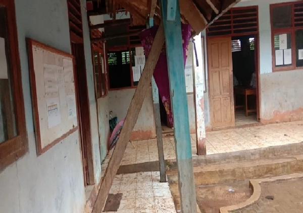 Siswa Madrasah di Cihara Lebak Khawatir Belajar di Ruangan Kelas
