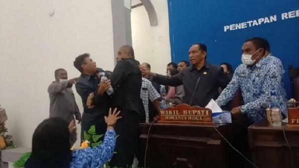 Ricuh Rapat Paripurna DPRD Sikka, Bupati Tantang Duel Legislator