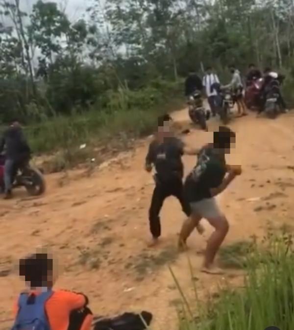 Viral Video Pelajar di Barito Utara Berkelahi di Kebun Karet, Berawal Saling Ejek-ejekan