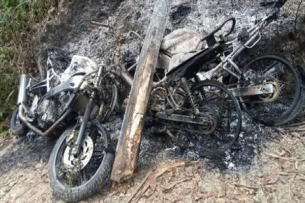 Brutal! Anak Buah Bandar Ganja Melawan saat Digerebek, 3 Motor Polisi Hangus Dibakar