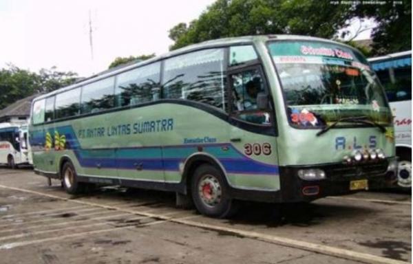 Bus ALS Angkut Puluhan Santri Terjun ke Jurang, Satu Orang Tewas