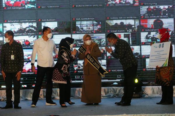 Penyerahan Kartu BPJamsostek Kepada Bunda PAUD