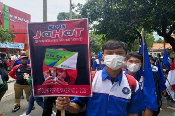 Ratusan Buruh Geruduk Kantor BPJS Ketenagakerjaan Tangerang, Demo Aturan Jaminan Hari Tua