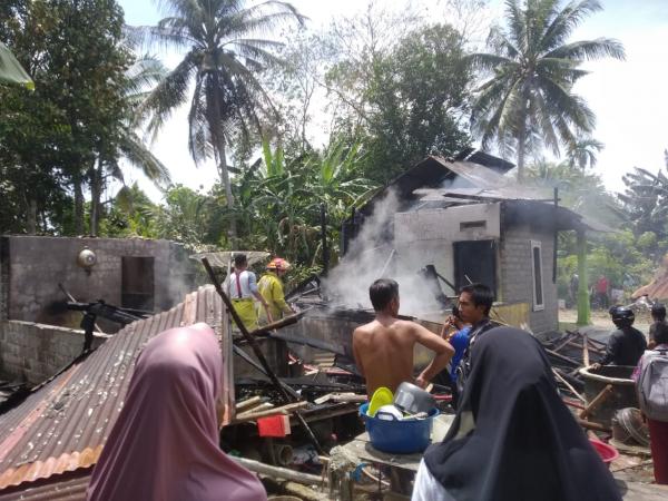 Diduga Korsleting Listrik, Rumah Warga Desa Lubuk Pabrik Ludes Terbakar