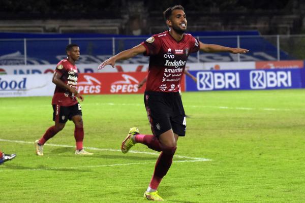 Hajar Persipura Jayapura, Serdadu Tridadu Gusur Arema FC Dari Puncak Klasemen