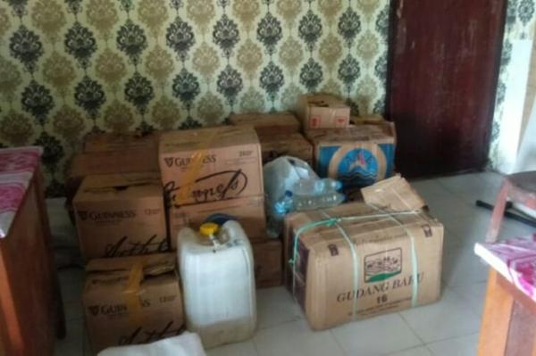 Marak Minuman Beralkohol Tanpa Ijin, Polisi Talaud Amankan Ratusan Botol Bir dan Cap Tikus