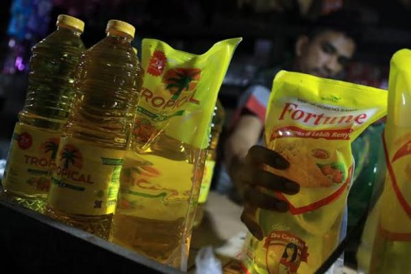 Tekan Harga, Pemerintah Kucurkan 52 Ton Minyak Goreng ke 17 Pasar di Karawang
