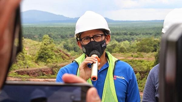 Kunjungi Geosite Open Pit Nam Salu, Sandiaga: Harus Berbasis Berkelanjutan dan Memberdayakan UMKM 