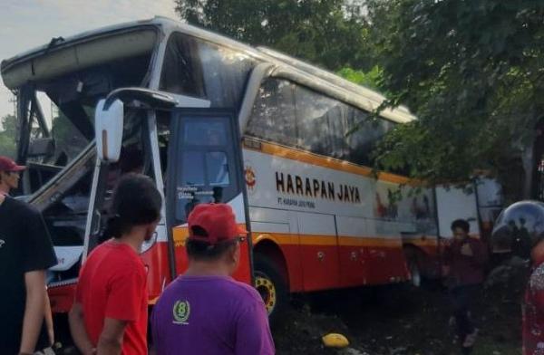 BREAKING NEWS : Bus Pariwisata Dihantam KA Dhoho, Niat Tamasya Berubah Jadi Pilu