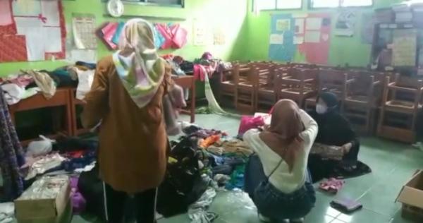 Pengungsi Korban Banjir Bandang Bumiayu Brebes Butuh Pakaian Dalam