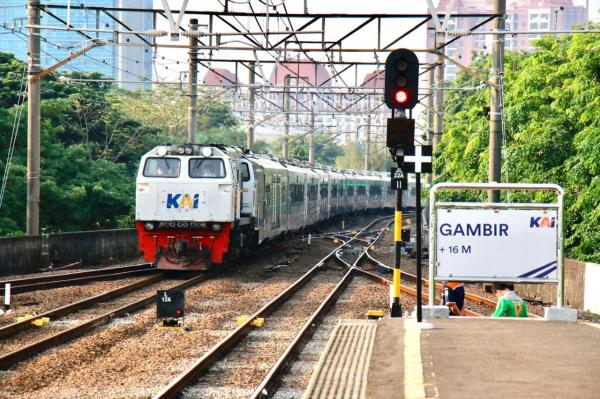 2 Perjalanan KA Pangrango Lintas Bogor - Sukabumi Dibatalkan, Imbas Longsor Di Jalur Rel