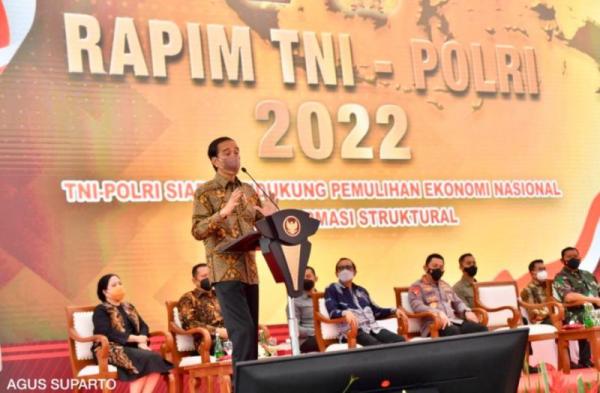 Jaga Kedisiplinan, Jokowi Minta TNI-Polri Tetap Kompak Satu Komando
