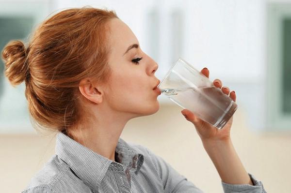 Ini 4 Manfaat Minum Air Putih di Pagi Hari
