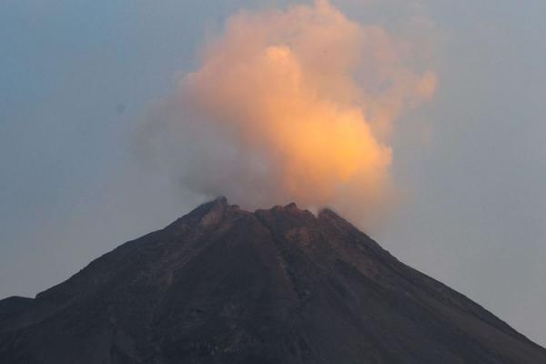 Aktivitas Vulkanik Gunung Semeru Meningkat