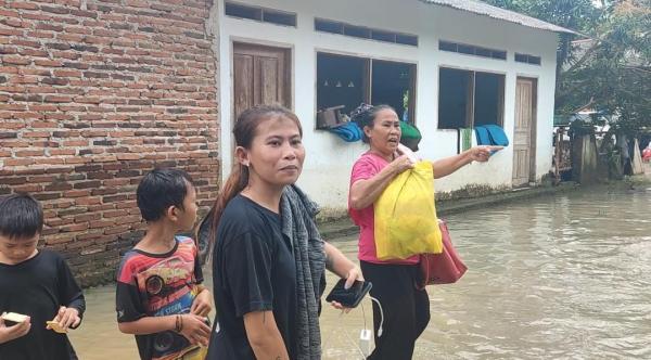 Kali Kembali Meluap, Warga Sukajaya Panik dan Bergegas Ngungsi