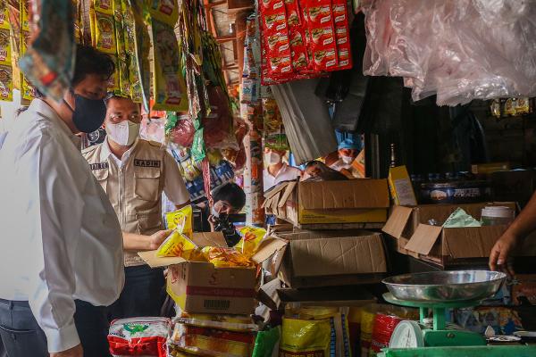 Menko Airlangga Pantau Operasi Pasar Palembang, Warga Minta Minyak Goreng Tak Langka