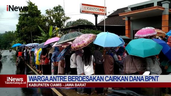 Video Warga Antre dan Berdesakan Cairkan Dana BPNT di Ciamis