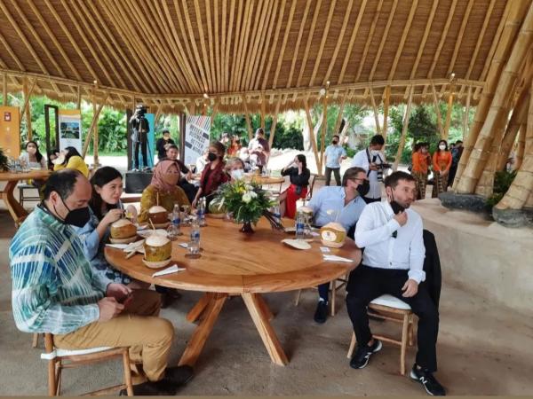 Leonardo DiCaprio Satu Meja Dengan Tobey Maguire Di Bali, Netizen Heboh