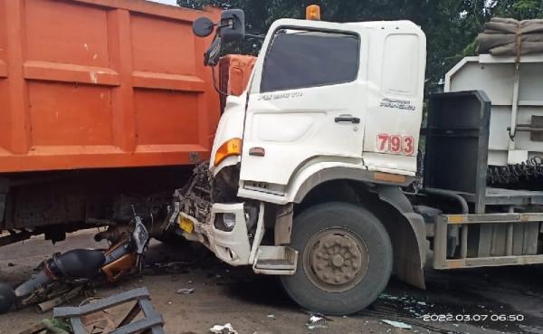 Truk Sampah dan Kontainer Terlibat Kecelakaan di Bantargebang, Satu Pengemudi Dilarikan ke RS