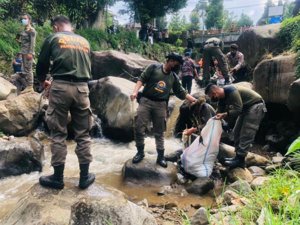 Polres Bogor Lakukan Aksi Bersih Sungai Ciliwung Nanjung 