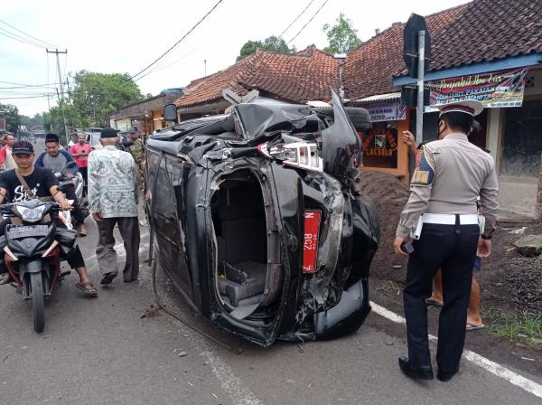 Mobil Kabid SD Pendidikan Kabupaten Tasikmalaya Tertabrak Kereta Api di Manonjaya
