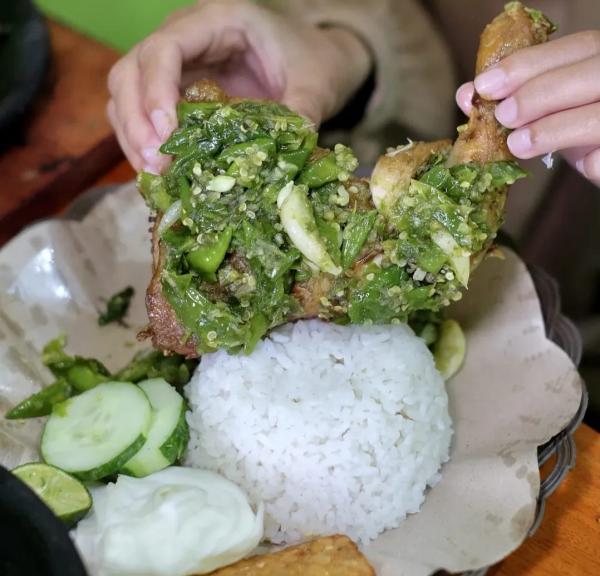 Resep Ayam Penyet Sambel Hijau Sedapnya Kusuka