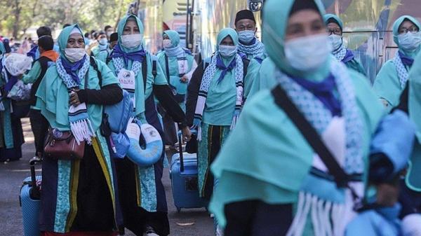 Jamaah Umrah Dari Surabaya Akan Diterbangkan Ke Tanah Suci, Senin