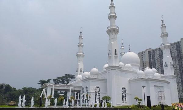 Jokowi Resmikan Masjid At-Thohir