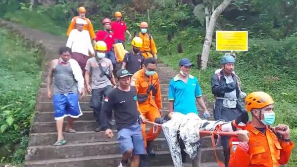 Pelajar SMP Terjatuh ke Jurang 20 Meter Usai Ritual di Kawah Gunung Agung