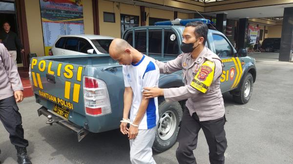Pria Tukang Pijat di Tasikmalaya Pukuli dan Cekik Polisi saat Diperiksa di Polsek Cihideung