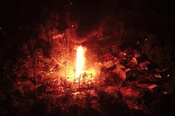Penampakan Sumur Minyak Ilegal di Aceh Terbakar