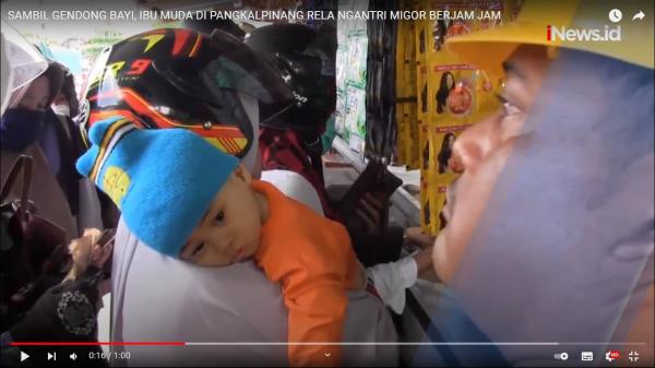 Video: Sambil Gendong Bayi, Mama Muda di Pangkalpinang Rela Ngantri Migor Berjam-jam