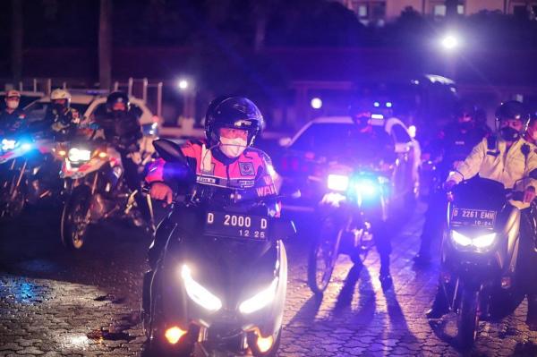 Plt Wali Kota Bandung Terjun Langsung Monitoring Situasi Kamtibmas