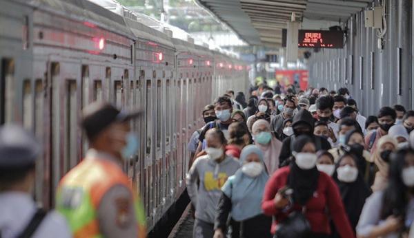 Hari Ini! KAI Commuter Line Kembali Pasang Tanda Jaga Jarak, Kapasitas KRL Dibatasi 60 Persen