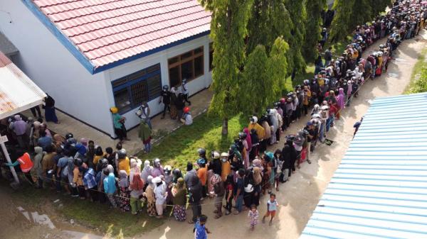 Bikin Ngelus Dada, Begini Antrean Beli Minyak Goreng