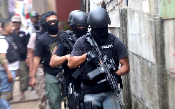 Densus 88 Tangkap Terduga Teroris di Lampung dan Sita 2 Senpi serta Buku-buku Jihad