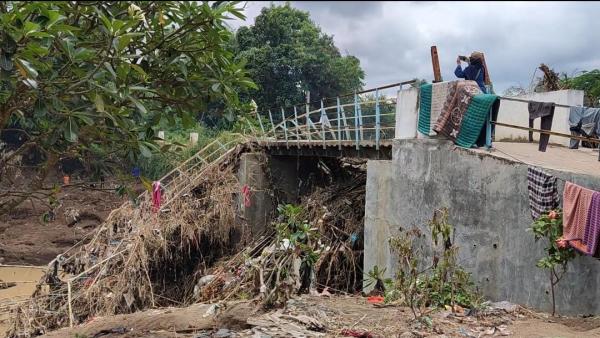 Jembatan di Kasemen Putus Akibat Terdampak Banjir Kota Serang