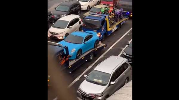 Viral Video Mobil Mewah hingga Moge Doni Salmanan Diangkut Truk Towing, Netizen Bilang Begini