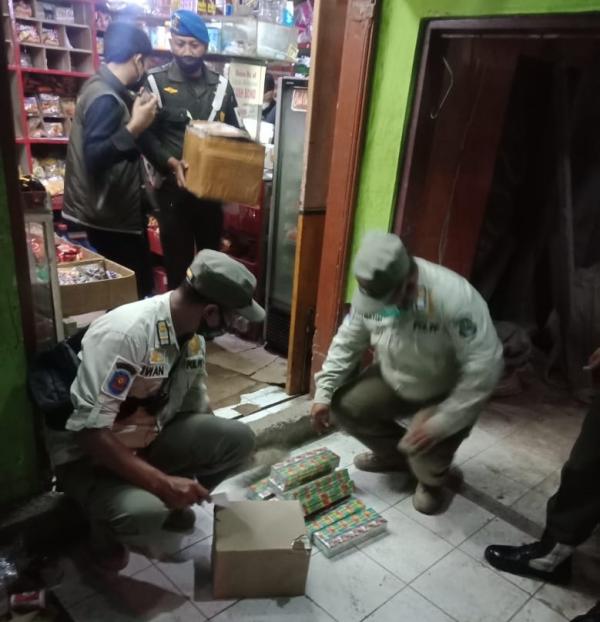 14 Ribu Rokok Ilegal Tanpa Cukai di Kota Tasikmalaya Disita Satpol PP dan Bea Cukai dari Kios Rokok