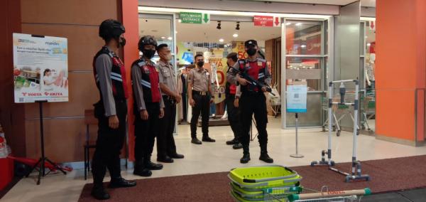 Polres Tegal Kota Patroli Mall dan Swalayan Antisipasi Kerumunan Warga Antri Migor
