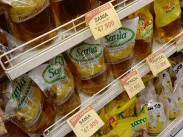 Ibu-ibu di Subang Kaget Harga Minyak Goreng Kemasan Kini Rp.47.900